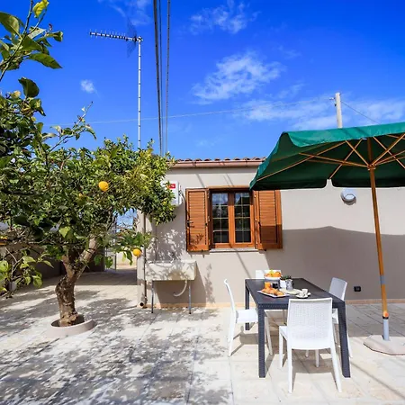 La Dimora Di Tota - Al Mare Con Piscina, Villa